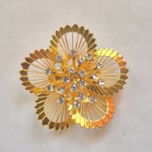 Vintage Gold Tone Starburst Flower Brooch